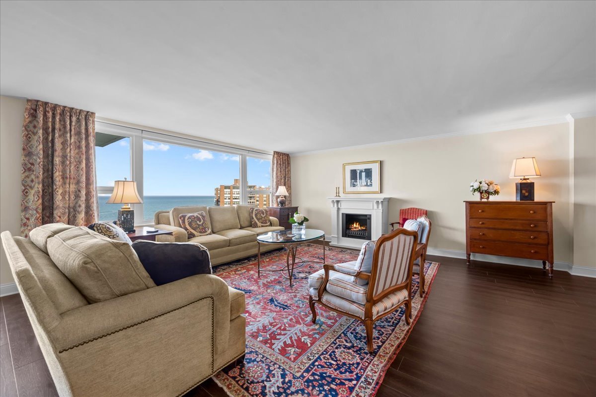 1630 Sheridan Road 9C