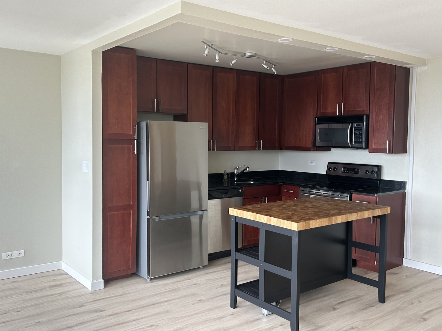 655 W Irving Park Road 1713
