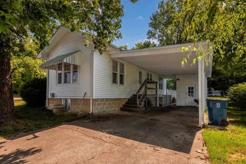 Tiny photo for 505 California St Street, Carterville, IL 62918 (MLS # 100000258)