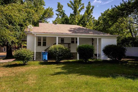 Tiny photo for 505 California St Street, Carterville, IL 62918 (MLS # 100000258)