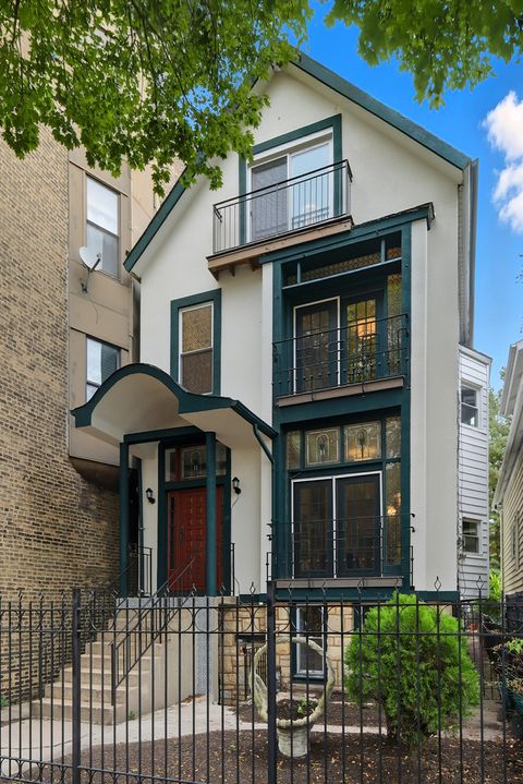 3053 N Seminary Avenue Chicago IL 60657