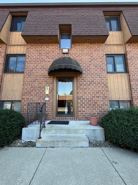 Photo of 1010 Arlene Court #7, Bloomington, IL 61701 (MLS # 12792355)