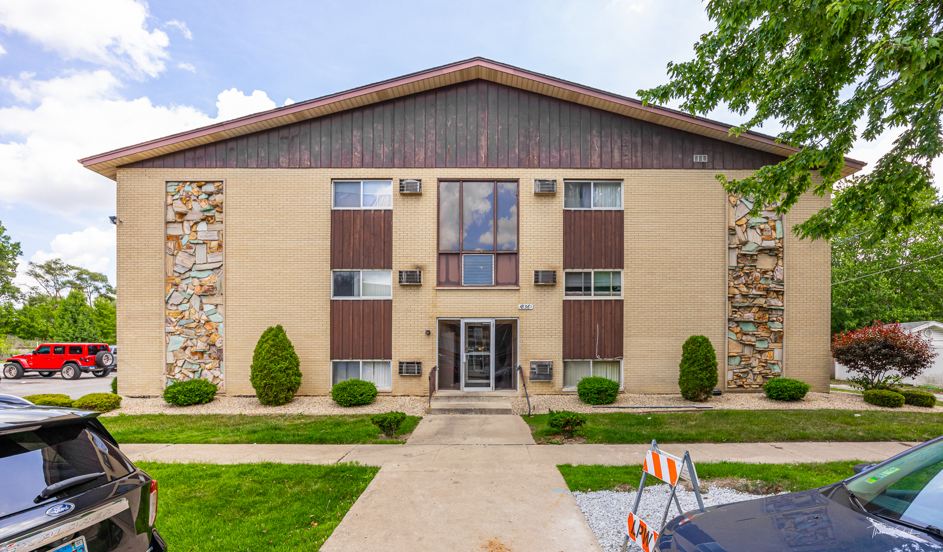 18361 Glen Oak Avenue 1E