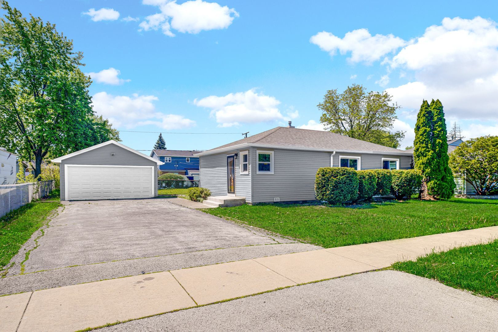 6409 W 85th Place
