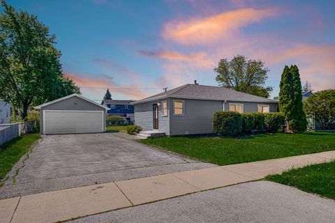 Photo of 6409 W 85th Place, Burbank, IL 60459 (MLS # 12638749)