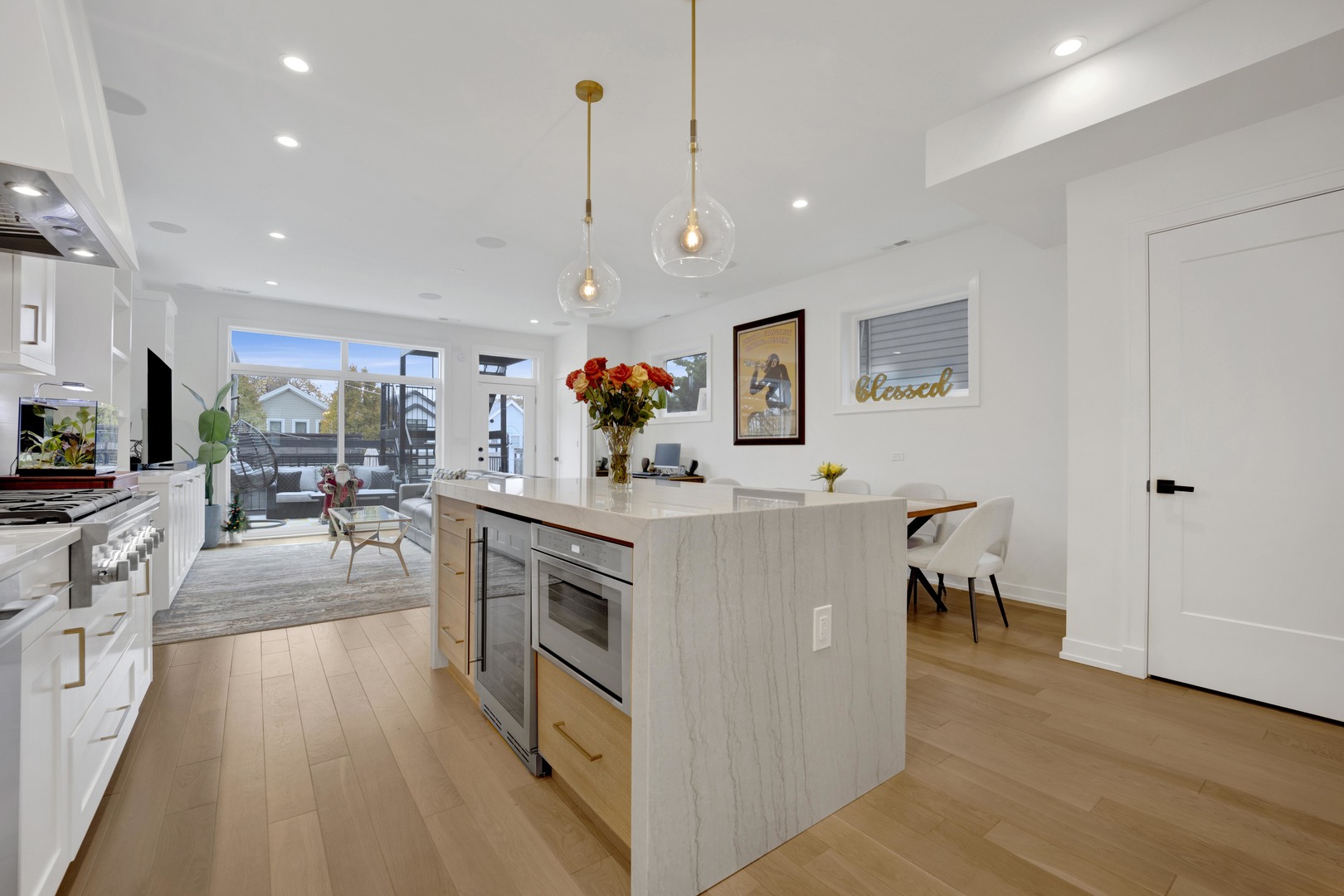 1533 W Barry Avenue 2