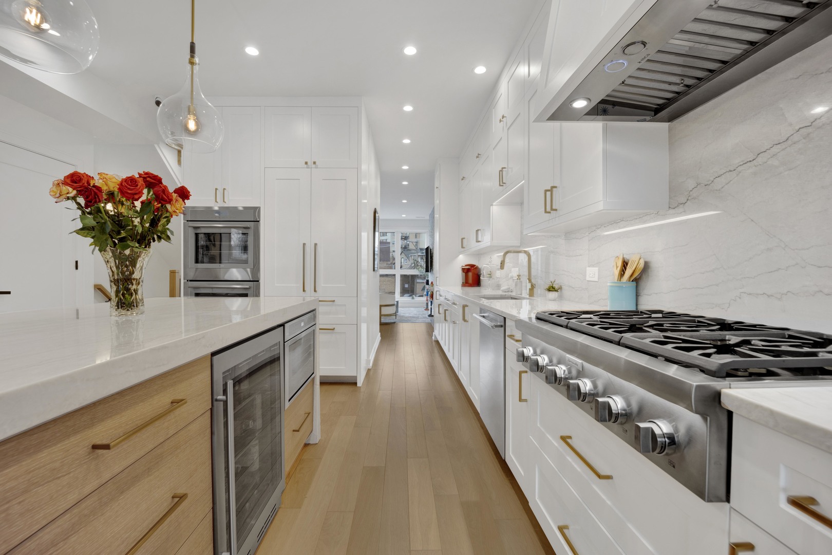 1533 W Barry Avenue 2