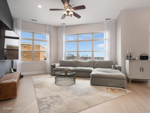 Tiny photo for 2915 N Clybourn Avenue #410, Chicago, IL 60618 (MLS # 12585830)