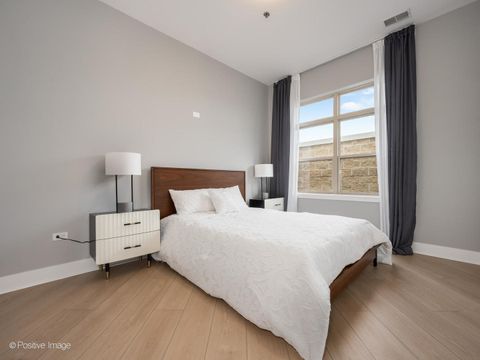 Tiny photo for 2915 N Clybourn Avenue #410, Chicago, IL 60618 (MLS # 12585830)