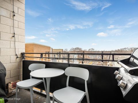 Tiny photo for 2915 N Clybourn Avenue #410, Chicago, IL 60618 (MLS # 12585830)