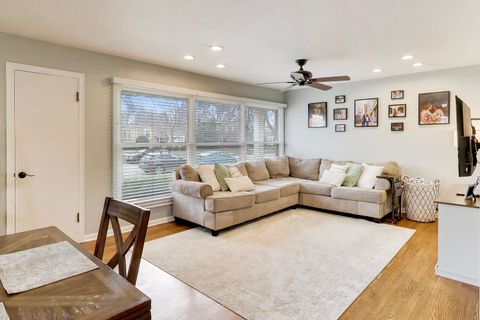 Tiny photo for 5310 Davis Street, Skokie, IL 60077 (MLS # 12602195)