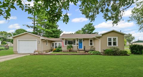 Photo of 618 S Lott Boulevard, Gibson City, IL 60936 (MLS # 12437169) Photo of 618 S Lott Boulevard, Gibson City, IL 60936 (MLS # 12437169)