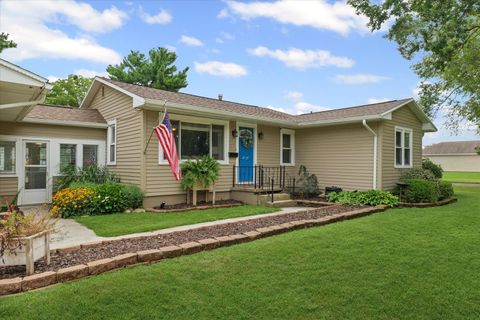 Tiny photo for 618 S Lott Boulevard, Gibson City, IL 60936 (MLS # 12437169)