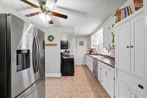 Tiny photo for 618 S Lott Boulevard, Gibson City, IL 60936 (MLS # 12437169)