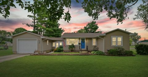 Tiny photo for 618 S Lott Boulevard, Gibson City, IL 60936 (MLS # 12437169)