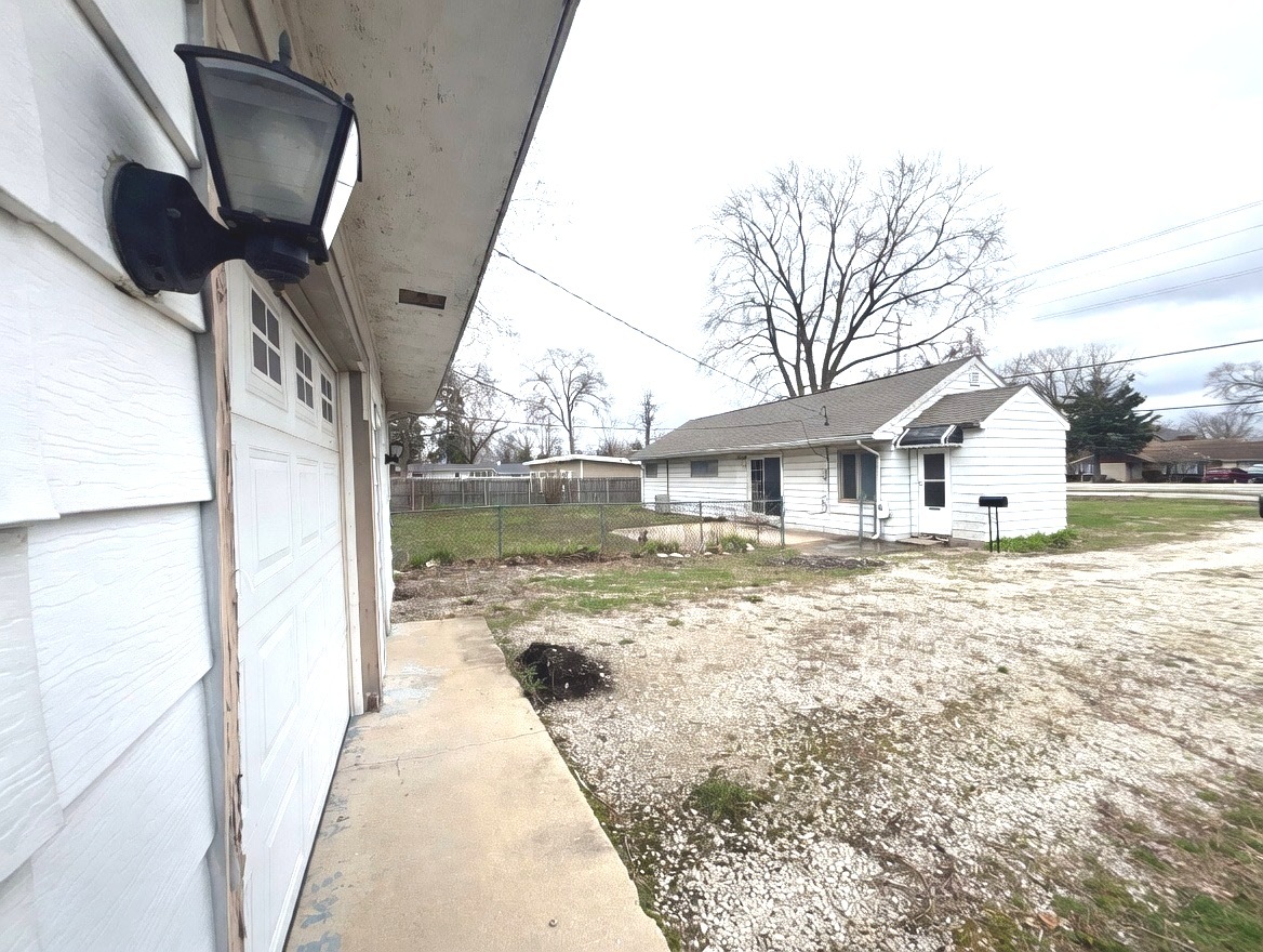 17W452 BUTTERFIELD Road