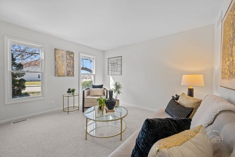 Tiny photo for 225 N Canterbury Road, Aurora, IL 60506 (MLS # 12593692)