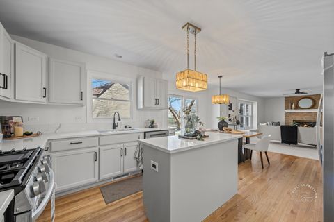 Tiny photo for 225 N Canterbury Road, Aurora, IL 60506 (MLS # 12593692)