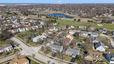 Tiny photo for 225 N Canterbury Road, Aurora, IL 60506 (MLS # 12593692)