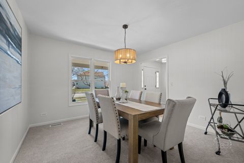 Tiny photo for 225 N Canterbury Road, Aurora, IL 60506 (MLS # 12593692)