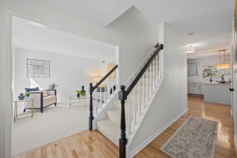 Tiny photo for 225 N Canterbury Road, Aurora, IL 60506 (MLS # 12593692)