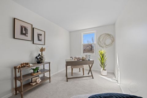 Tiny photo for 225 N Canterbury Road, Aurora, IL 60506 (MLS # 12593692)