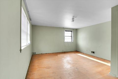 Tiny photo for 6226 N Springfield Avenue, Chicago, IL 60659 (MLS # 12549150)