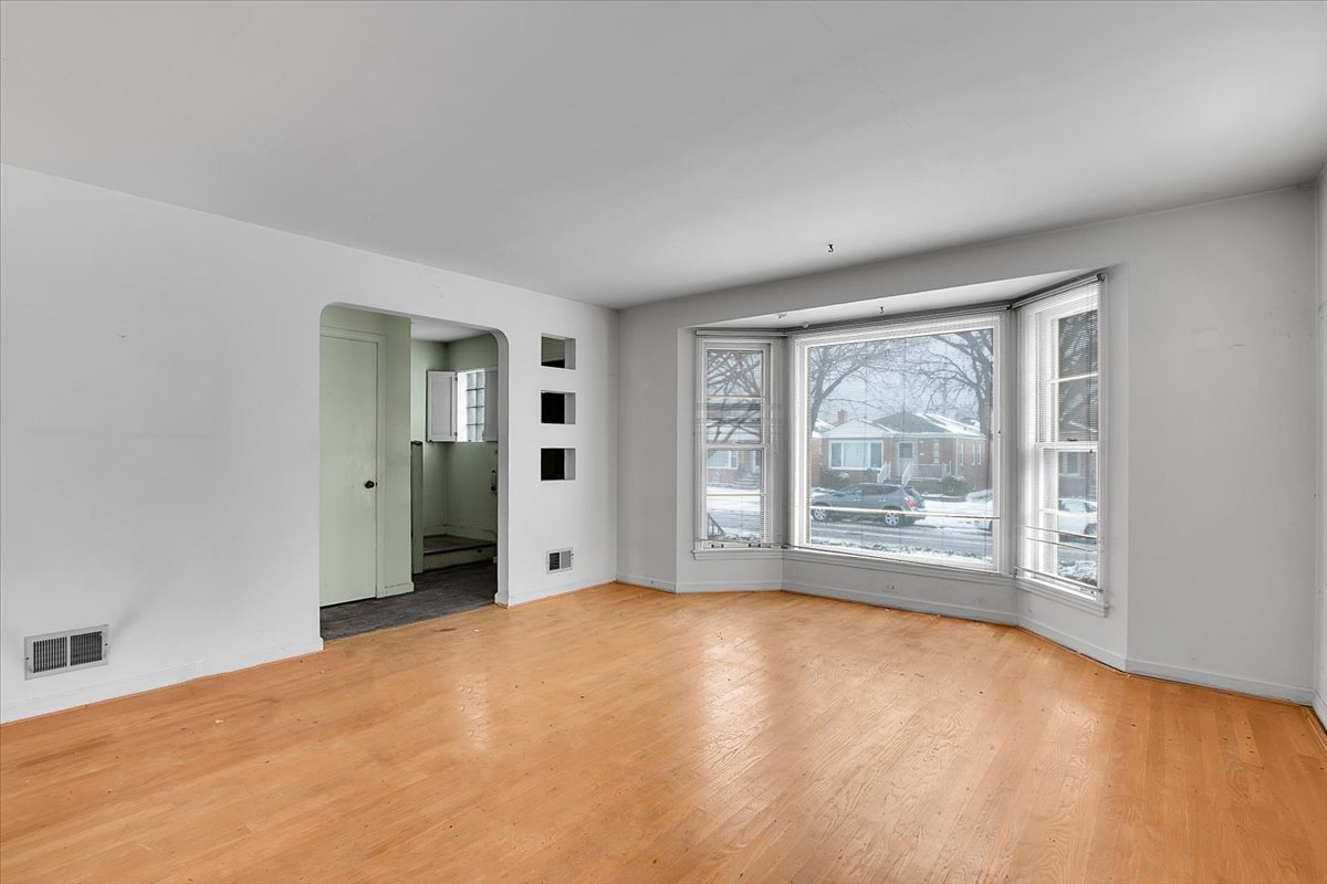 6226 N Springfield Avenue