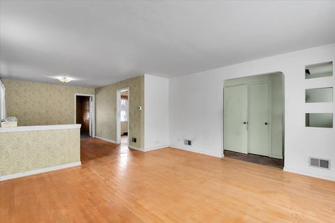 Tiny photo for 6226 N Springfield Avenue, Chicago, IL 60659 (MLS # 12549150)