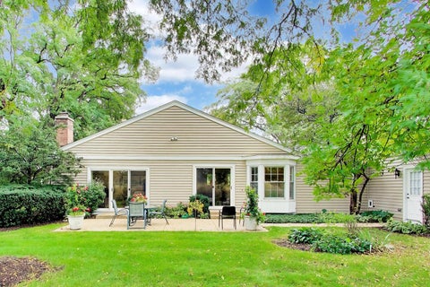 Tiny photo for 18 The Court Of Greenway Court, Northbrook, IL 60062 (MLS # 12769096)