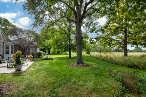 Tiny photo for 18 The Court Of Greenway Court, Northbrook, IL 60062 (MLS # 12769096)