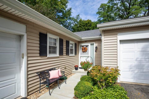 Tiny photo for 18 The Court Of Greenway Court, Northbrook, IL 60062 (MLS # 12769096)