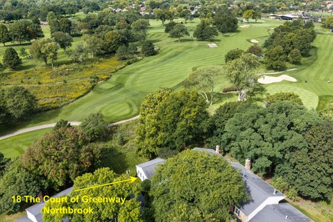Tiny photo for 18 The Court Of Greenway Court, Northbrook, IL 60062 (MLS # 12769096)