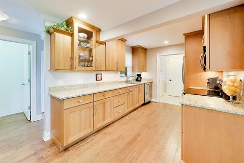 Tiny photo for 18 The Court Of Greenway Court, Northbrook, IL 60062 (MLS # 12769096)