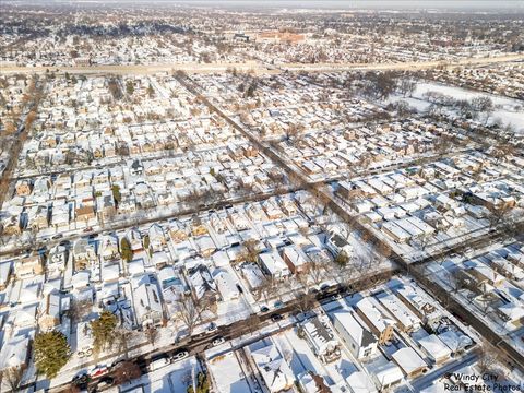 Tiny photo for 7715 W Balmoral Avenue, Chicago, IL 60656 (MLS # 12529397)