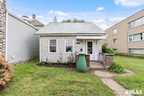 Tiny photo for 1505 W 14TH Street, Davenport, IA 52804 (MLS # QC4267838)