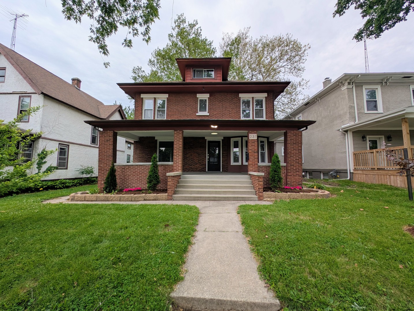 231 S Chicago Avenue