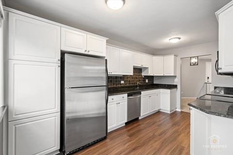 Tiny photo for 194 Grove Avenue #A, Des Plaines, IL 60016 (MLS # 12553445)