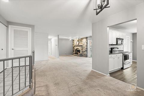 Tiny photo for 194 Grove Avenue #A, Des Plaines, IL 60016 (MLS # 12553445)