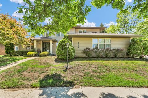 Photo of 1801 Trails Drive, Urbana, IL 61802 (MLS # 12626267)