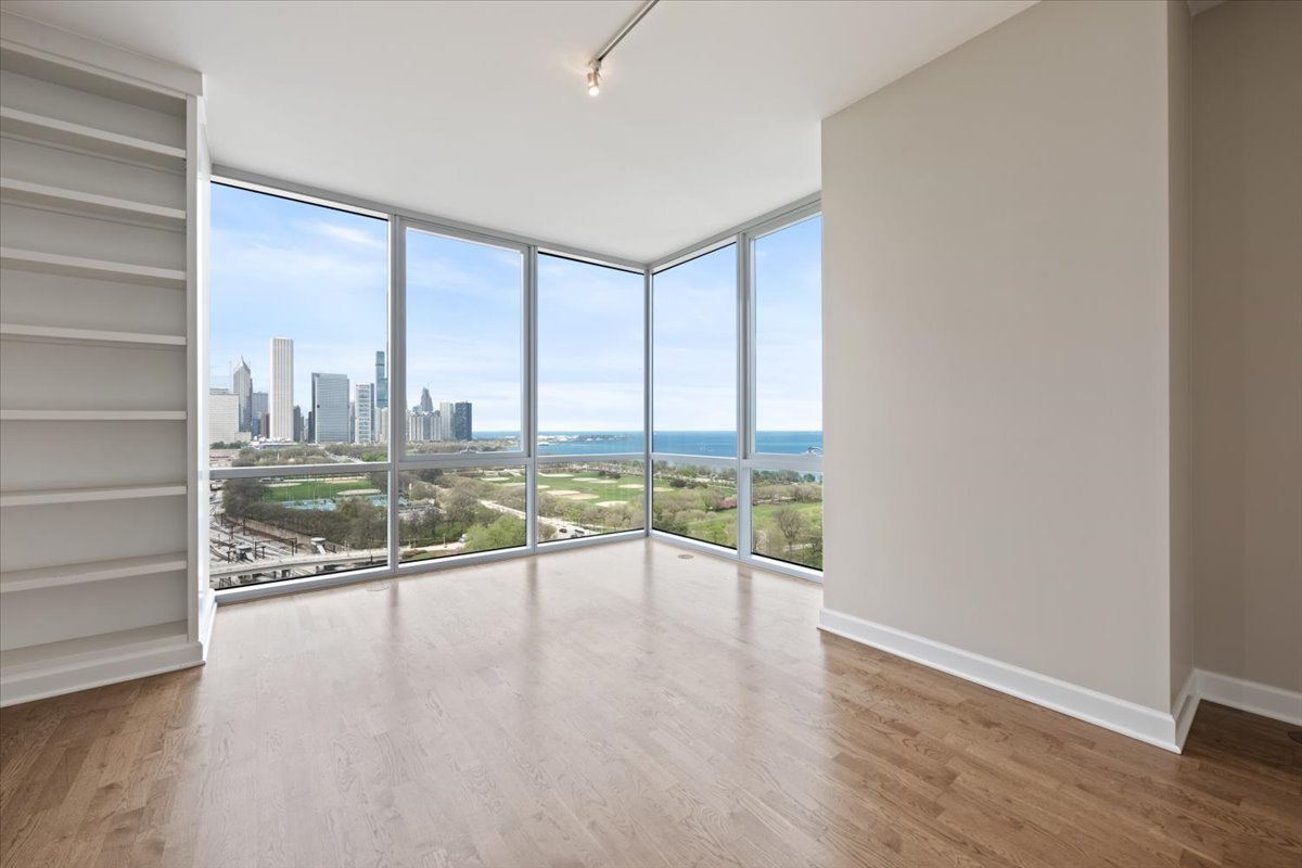 1201 S Prairie Avenue 1703