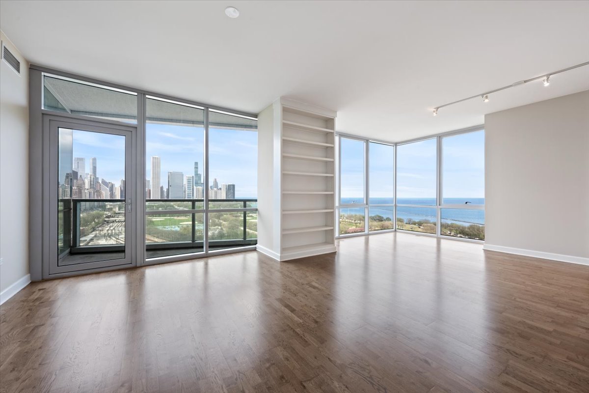 1201 S Prairie Avenue 1703