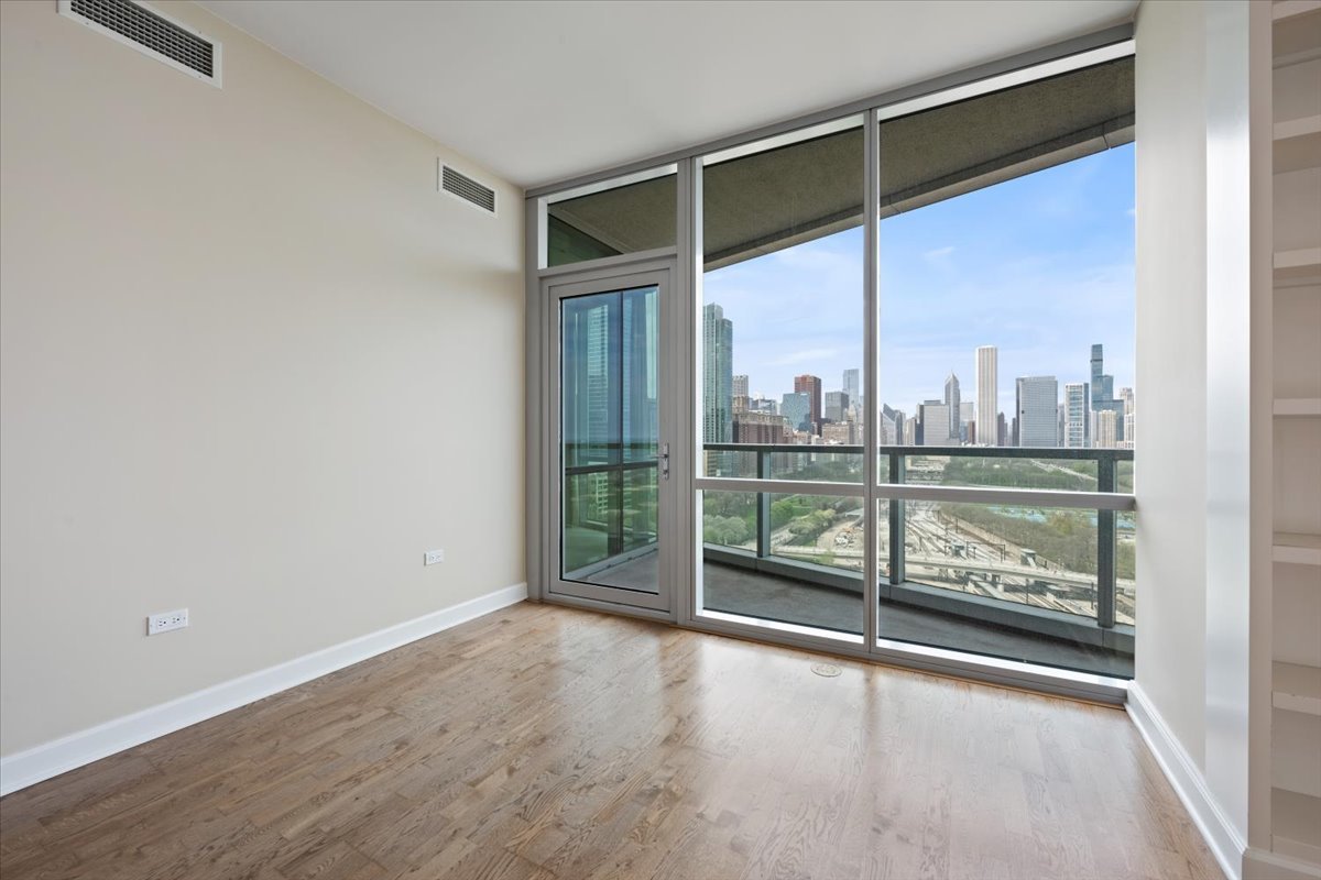 1201 S Prairie Avenue 1703