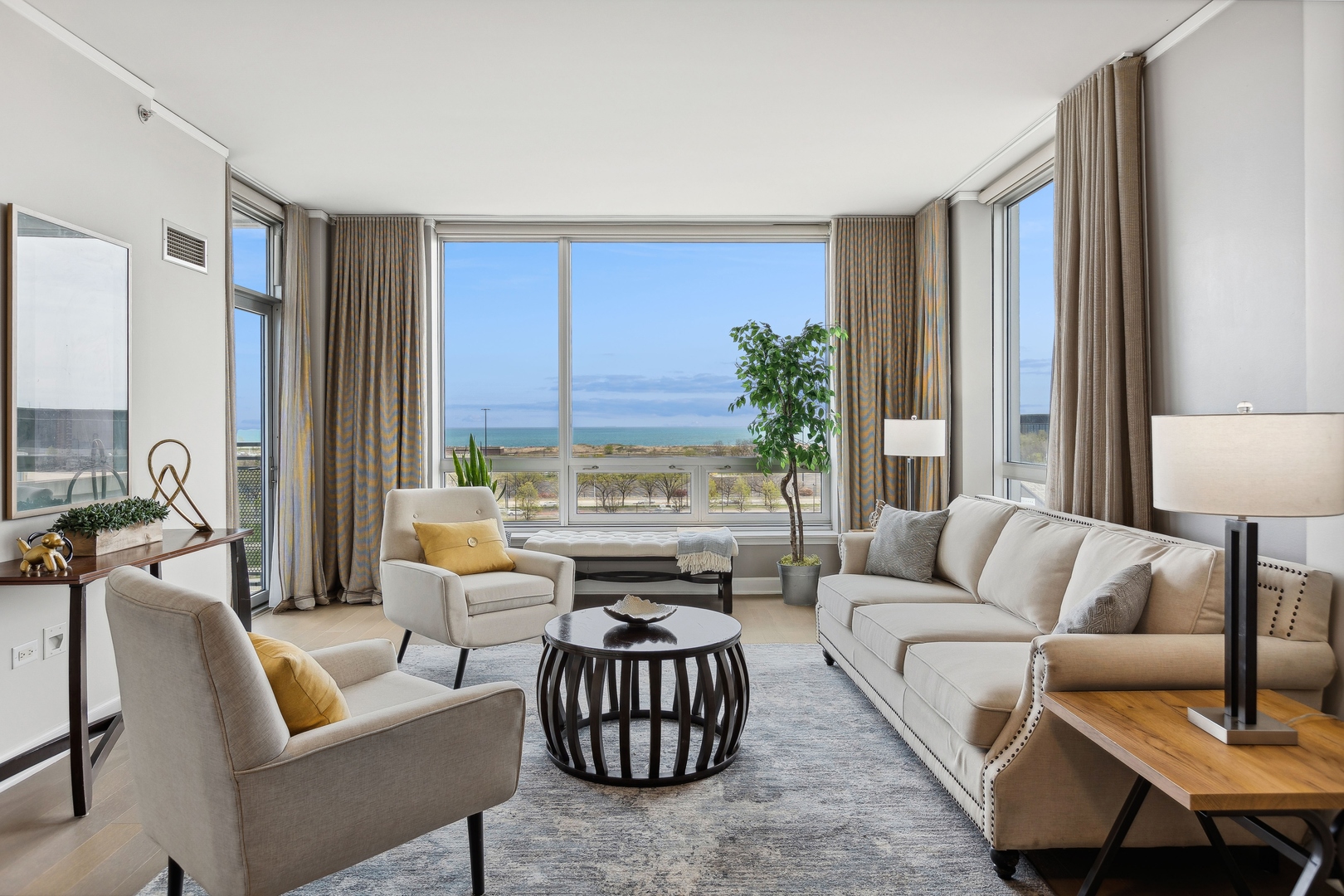 1901 S Calumet Avenue 2806