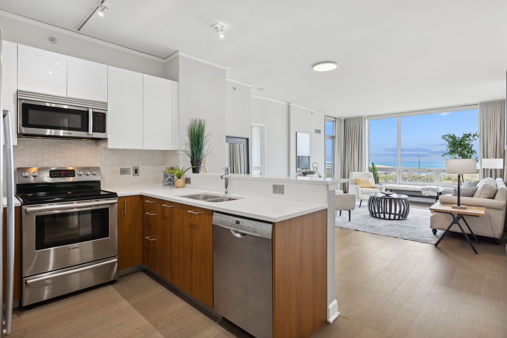 1901 S Calumet Avenue 2806