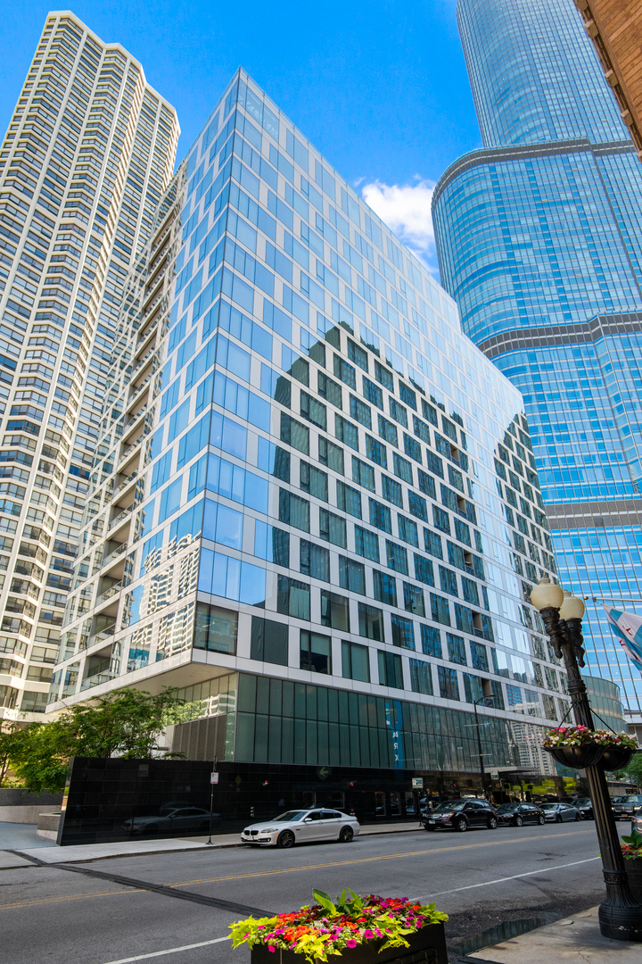 403 N Wabash Avenue 17B