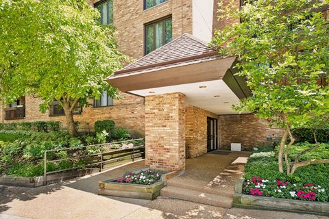 Photo of 1671 Mission Hills Road #501, Northbrook, IL 60062 (MLS # 12412515)