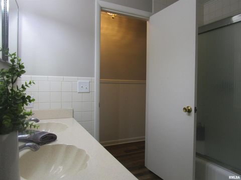 Tiny photo for 304 APRIL Avenue, Carmi, IL 62821 (MLS # EB459968)