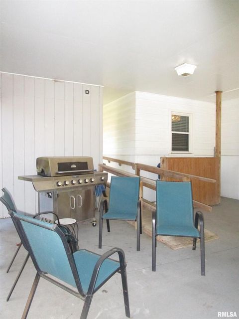 Tiny photo for 304 APRIL Avenue, Carmi, IL 62821 (MLS # EB459968)