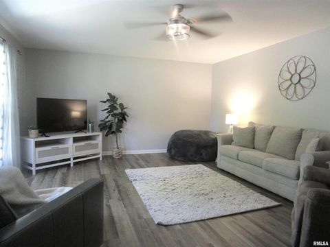 Tiny photo for 304 APRIL Avenue, Carmi, IL 62821 (MLS # EB459968)